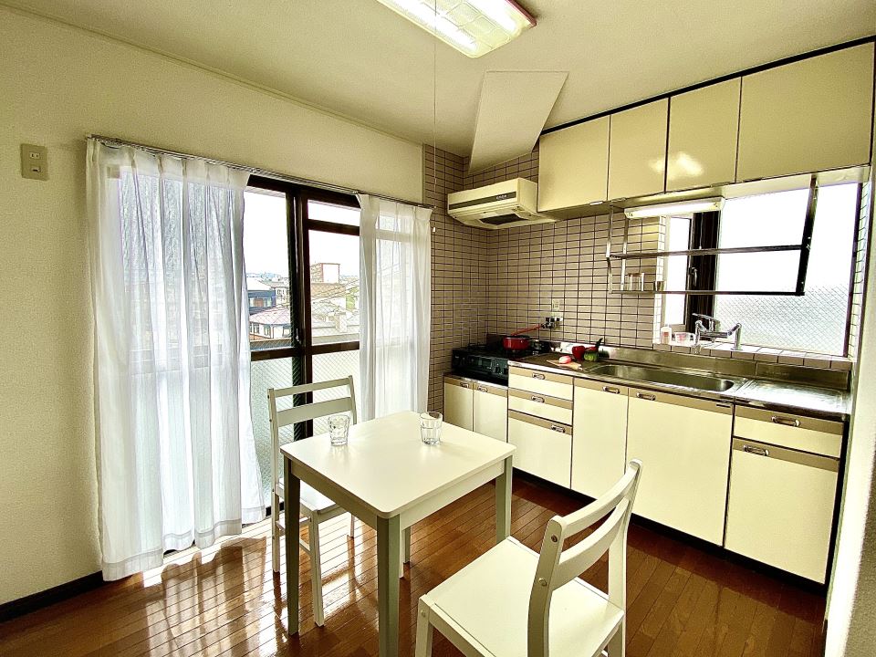 キッチン　５畳のＤＫ、シンク収納たっぷりです