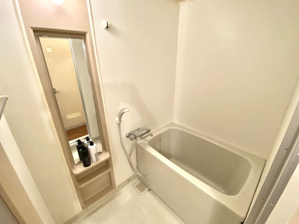 バス・シャワールーム　浴室鏡．温度調節サーモ付きバスユニット