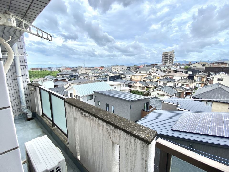 バルコニー　視線を気にせず洗濯物が干せそうです