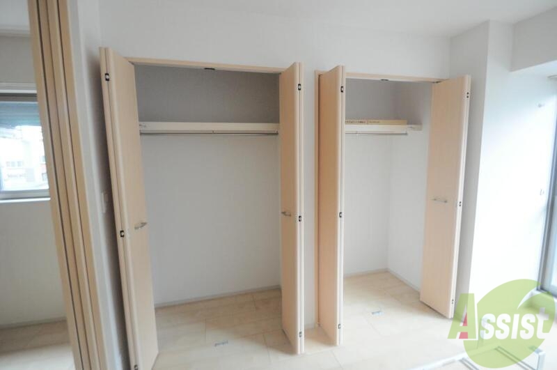 収納　大きなクローゼットはたくさんの衣装もスッキリ片付きます。