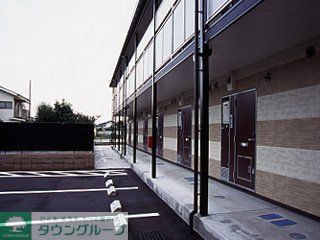 エントランス　設備・仕様は号室により異なる為、現況を優先致します。