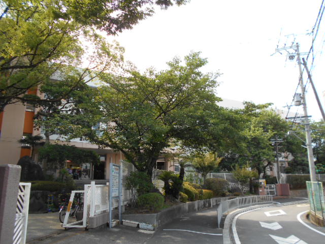 小学校　大阪狭山市立西小学校（小学校）まで168m