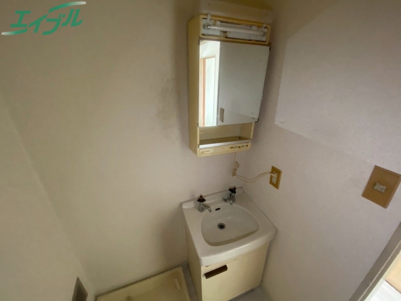 洗面設備　同型参考写真