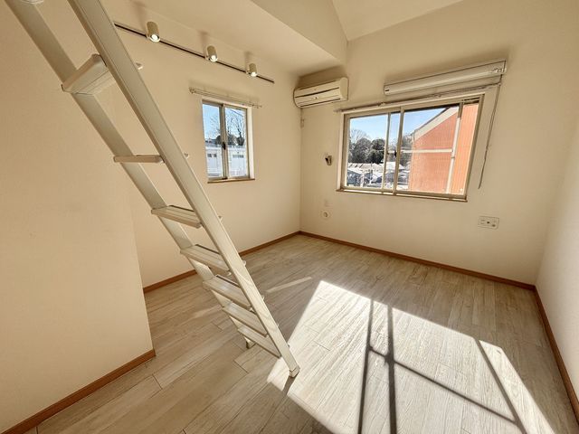 居室・リビング　エアコン・シャッター・室内物干し