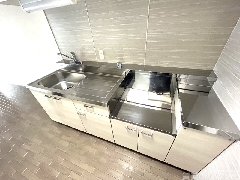 キッチン　調理スペースの広いキッチンです♪