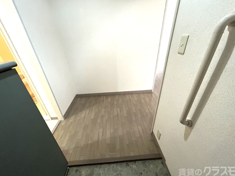 居室・リビング　玄関を一歩入ると・・。