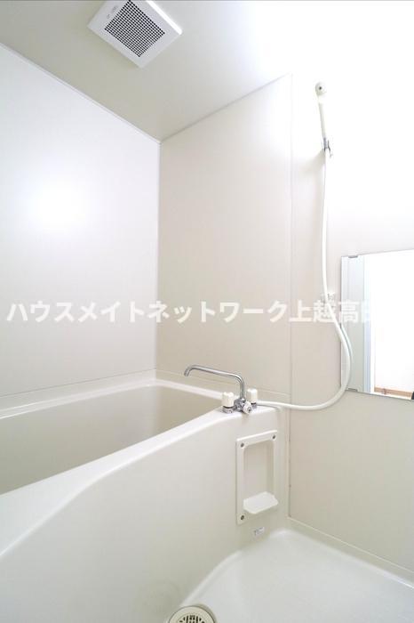 バス・シャワールーム　追焚機能付（間取り反転タイプ102号室参考画像となります。）