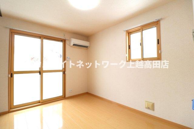 居室・リビング　ＬＤＫ（間取り反転タイプ102号室参考画像となります。）