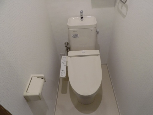 トイレ　同一施工会社同一仕様写真