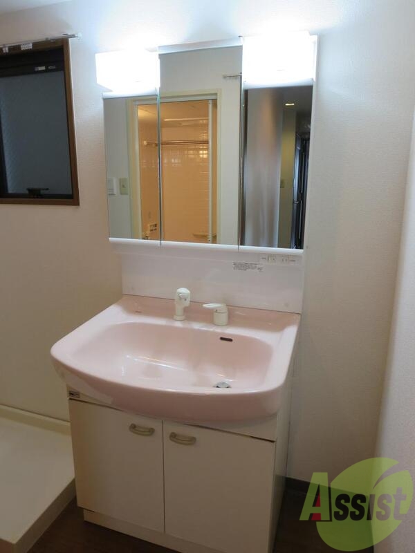 洗面設備　独立洗面台があります、朝の身支度もバッチリ