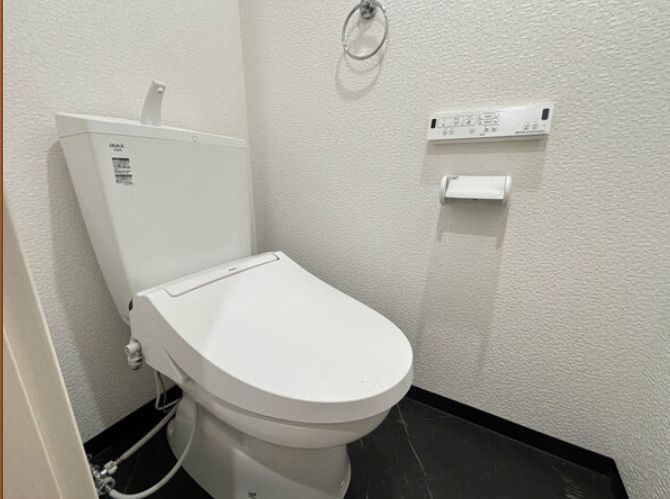 トイレ　同物件内別号室のお写真になります