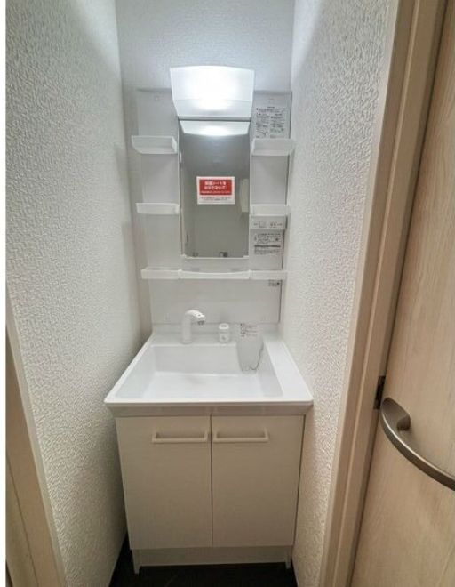 洗面設備　同物件内別号室のお写真になります