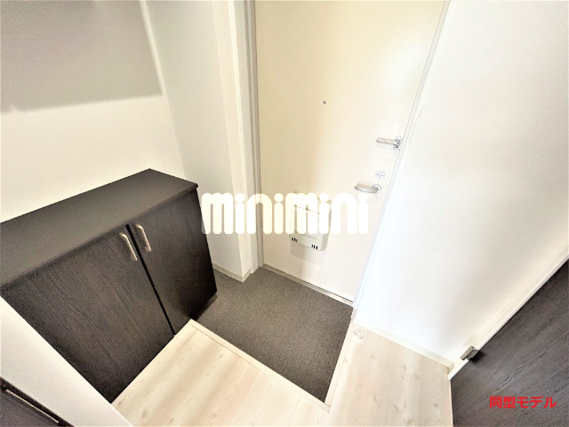 玄関　同型別物件のイメージ写真です