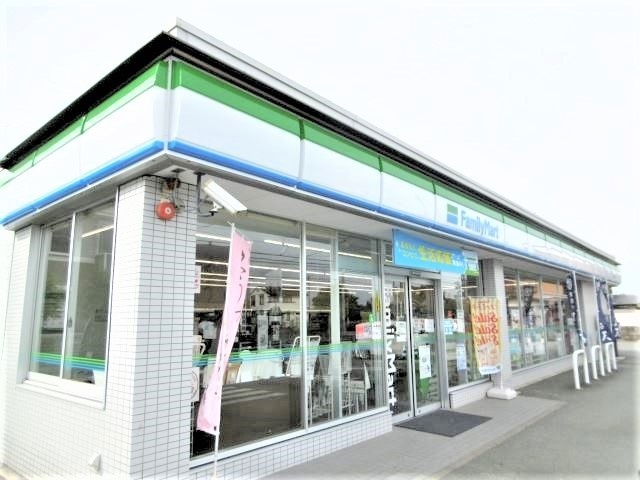 コンビニ　ファミリーマート伊勢おばた店（コンビニ）まで986m