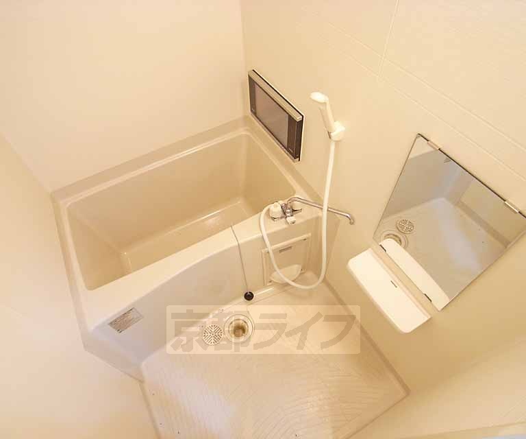 バス・シャワールーム　設備充実の浴室です。