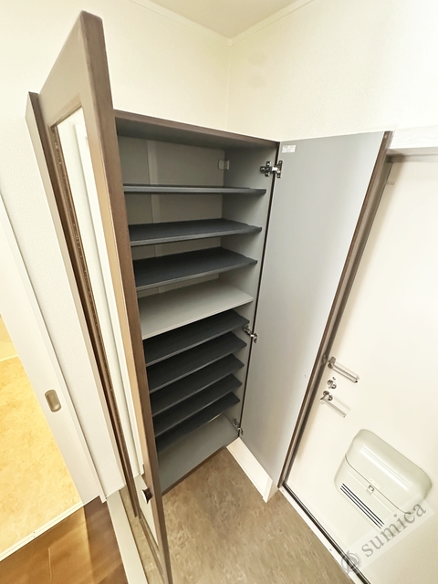 玄関　たくさんの靴を収納可能です♪♪