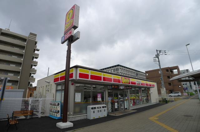 コンビニ　デイリーヤマザキ（コンビニ）まで80m