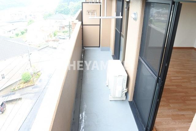 バルコニー　※室内画像は別部屋のもの