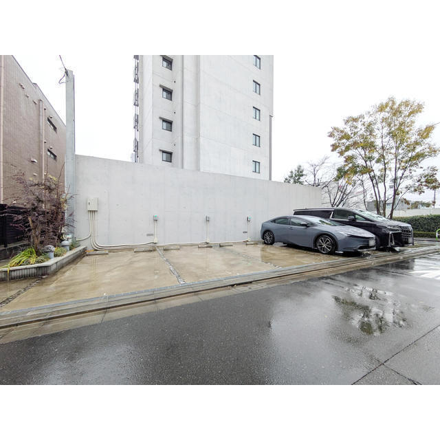 駐車場　駐車場に車を止められます