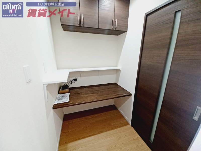 その他部屋・スペース　備え付けデスク