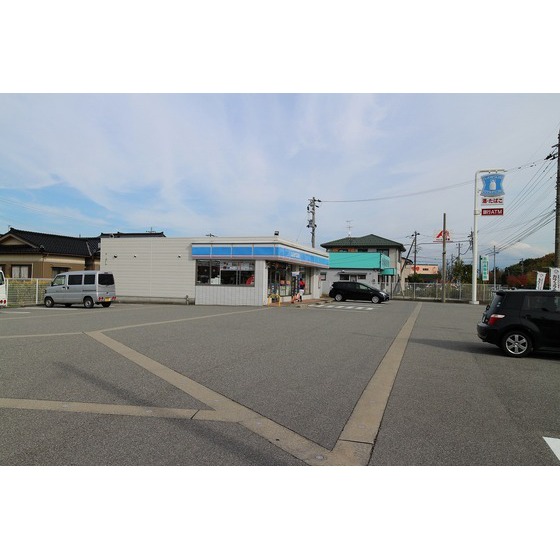 コンビニ　ローソン富山森店（コンビニ）まで800m