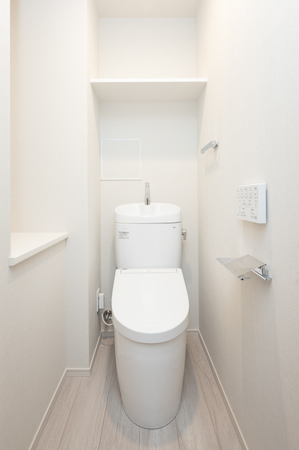 トイレ　※写真は同タイプ住戸です。