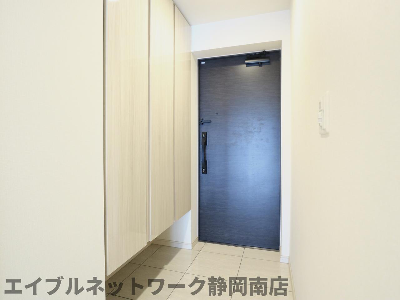 玄関　収納もある玄関です