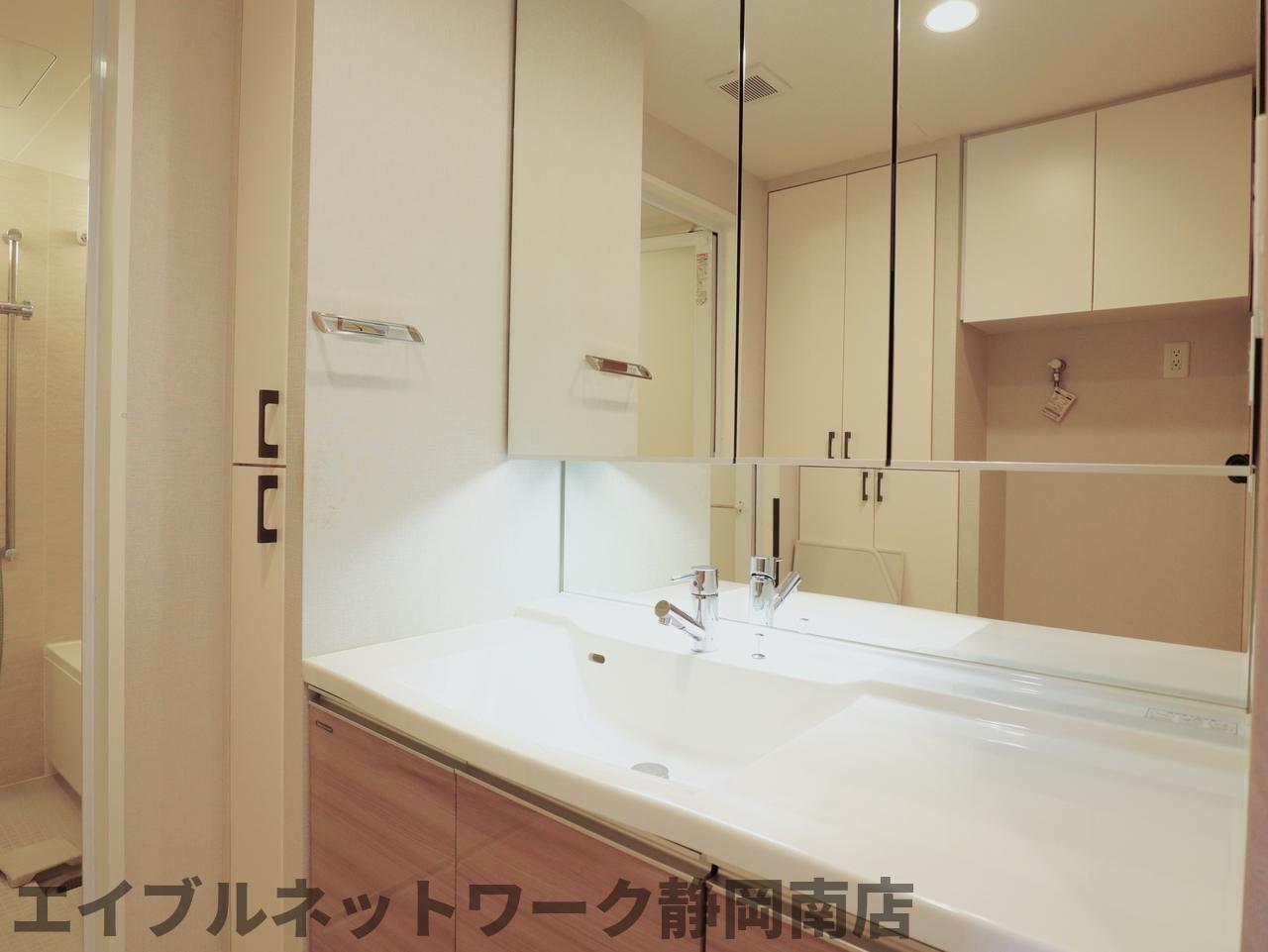 洗面設備　コンパクトで使いやすい洗面所