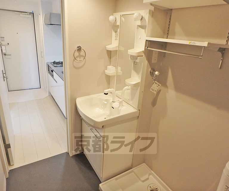 洗面設備　使いやすい独立洗面台です