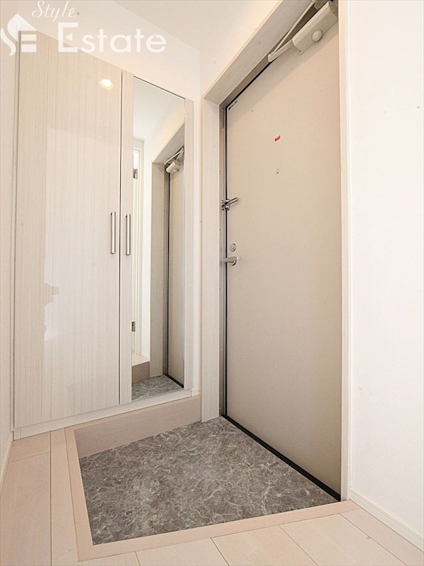 玄関　同仕様物件内装