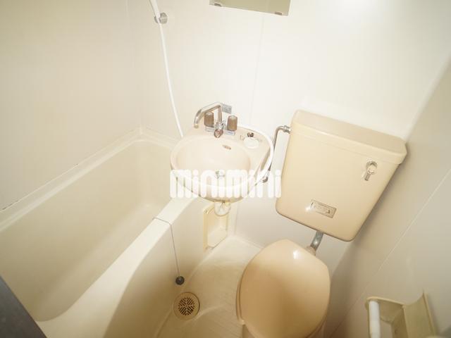 バス・シャワールーム　ユニットバスです