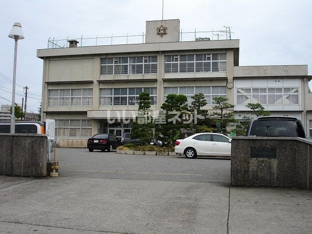 小学校　高岡市立木津小学校（小学校）まで375m