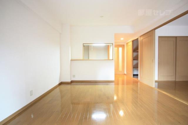 居室・リビング　反転画像