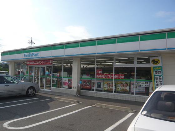 コンビニ　ファミリーマート戸坂大上店（コンビニ）まで258m