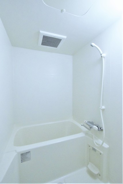 バス・シャワールーム　同間取りの別部屋のお写真です。参考までに御覧ください。