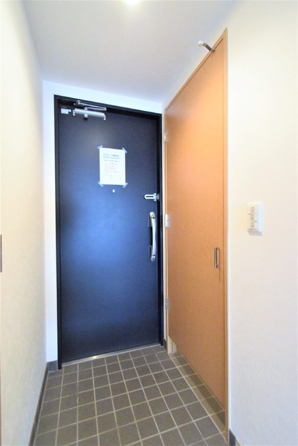 玄関　同間取りの別部屋のお写真です。参考までに御覧ください。