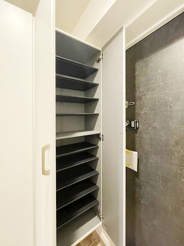 収納　豊富な収納力のシューズクローゼット