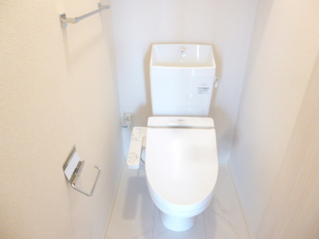 トイレ　温水洗浄暖房便座仕様です