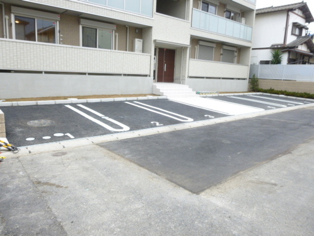 駐車場　駐車場（要空き確認）
