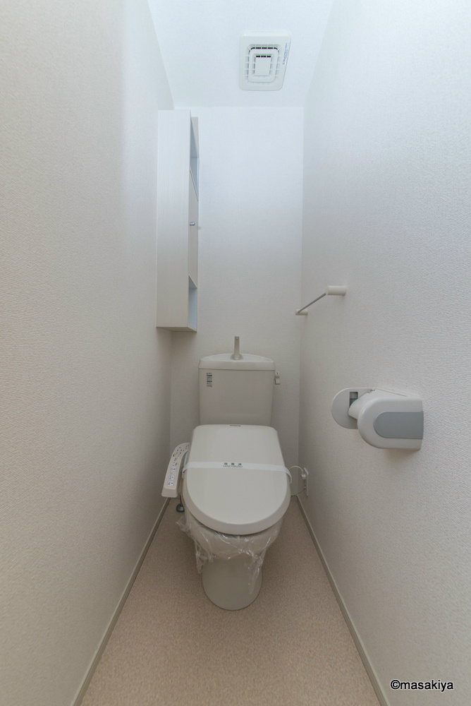 トイレ　トイレ　ウォシュレット付き。