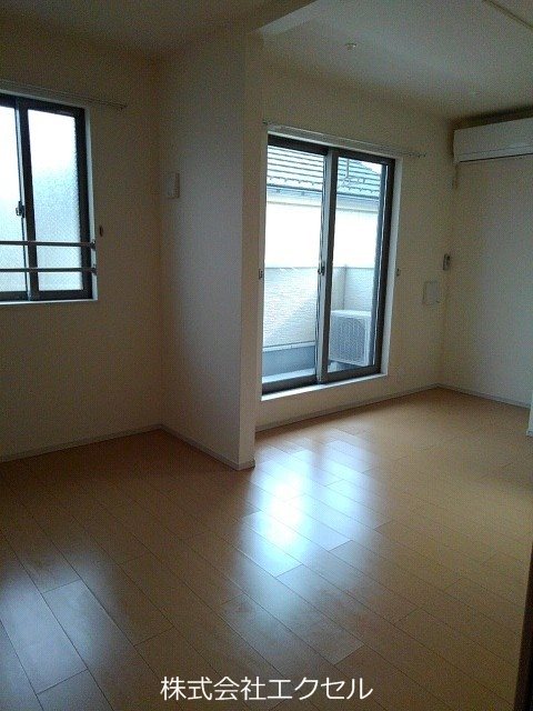 居室・リビング　明るい広いリビングです。