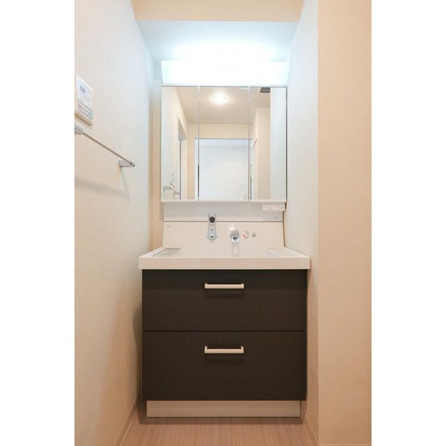 洗面設備　スペースが確保できる洗面所です