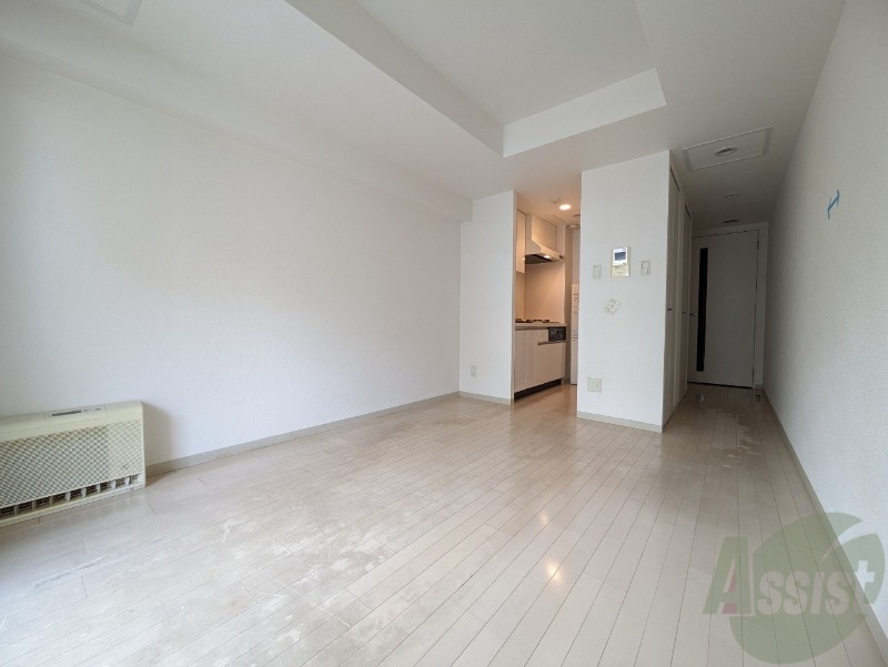 その他部屋・スペース　寝室はこちらです。光が差し込む、温かみのあるお部屋です。