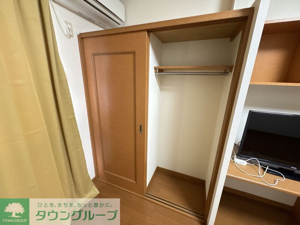 その他部屋・スペース　1階はフローリング、2階はじゅうたんです。