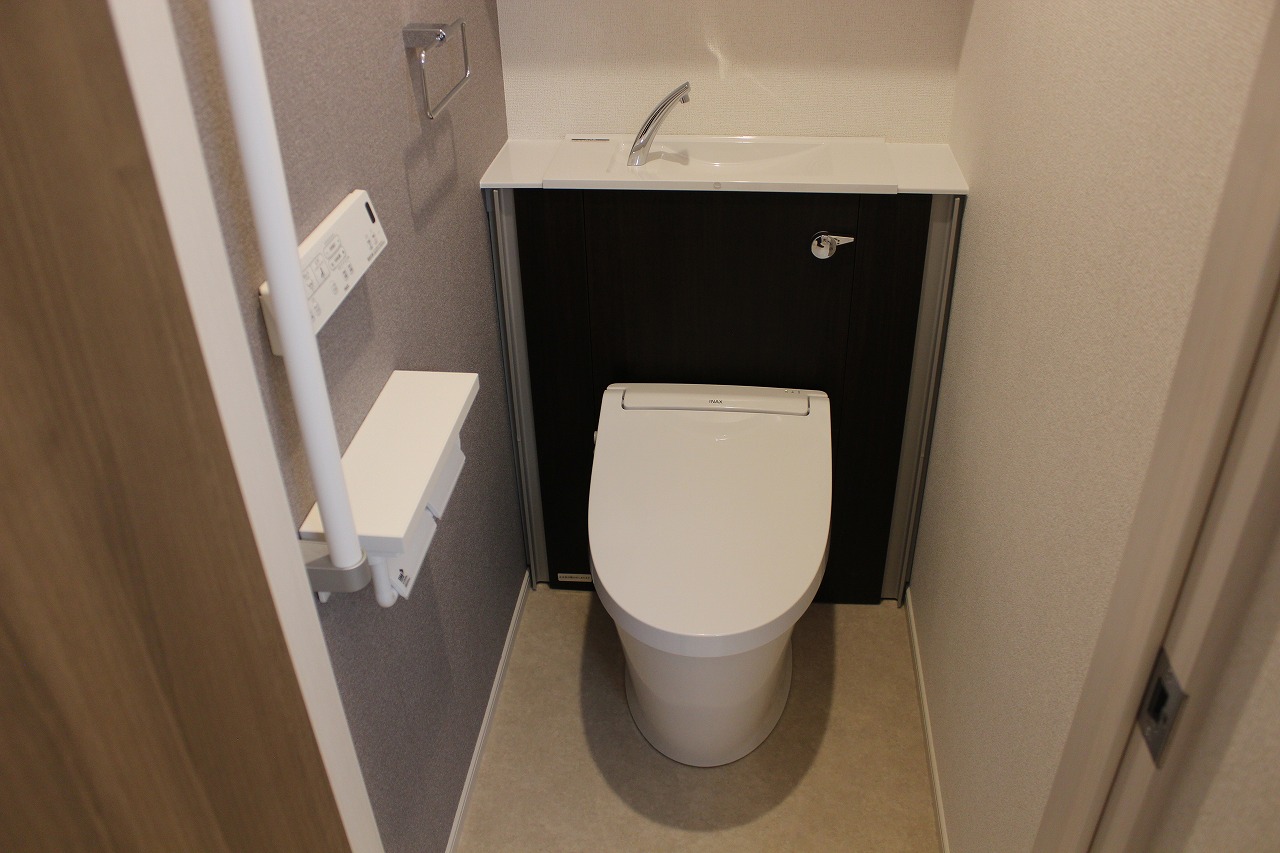 トイレ　温水洗浄便座