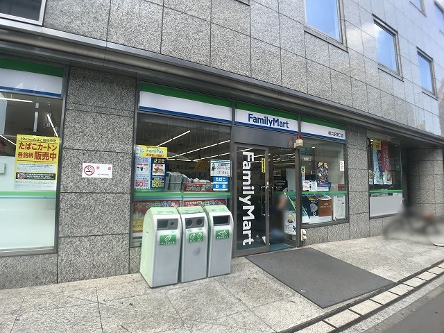 コンビニ　ファミリーマート（コンビニ）まで555m