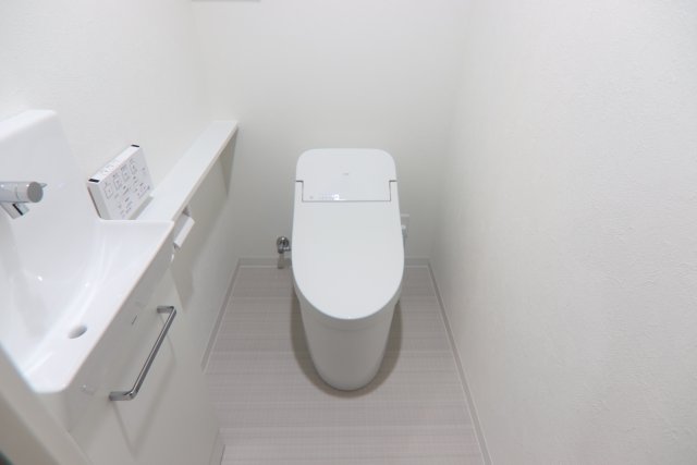 トイレ　※別号室の参考写真です※