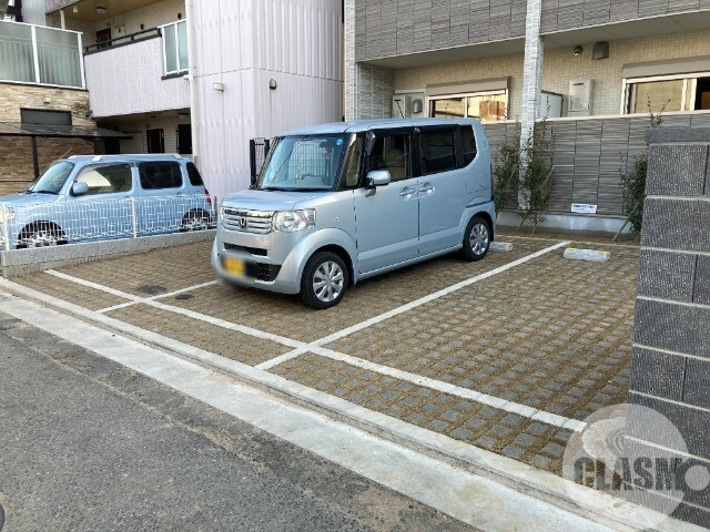 駐車場　敷地内駐車場