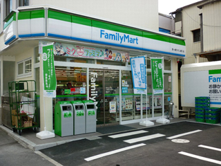 コンビニ　ファミリーマート（コンビニ）まで1058m