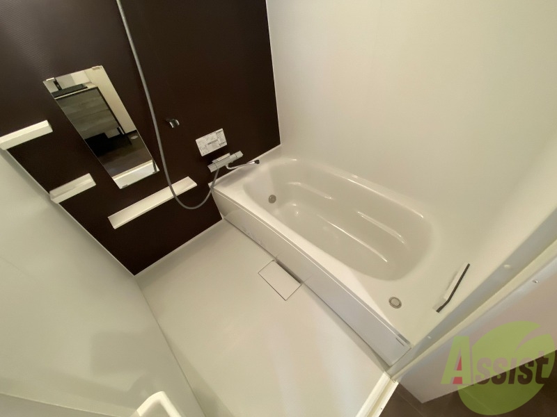 バス・シャワールーム　お風呂になります。一日の疲れを癒してくださいね。